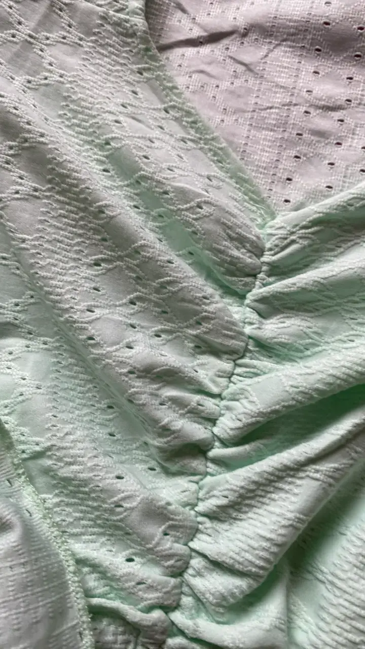 Blusa verde menta con volantes para mujer - 5