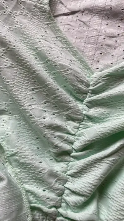 Blusa verde menta con volantes para mujer - miniatura 5