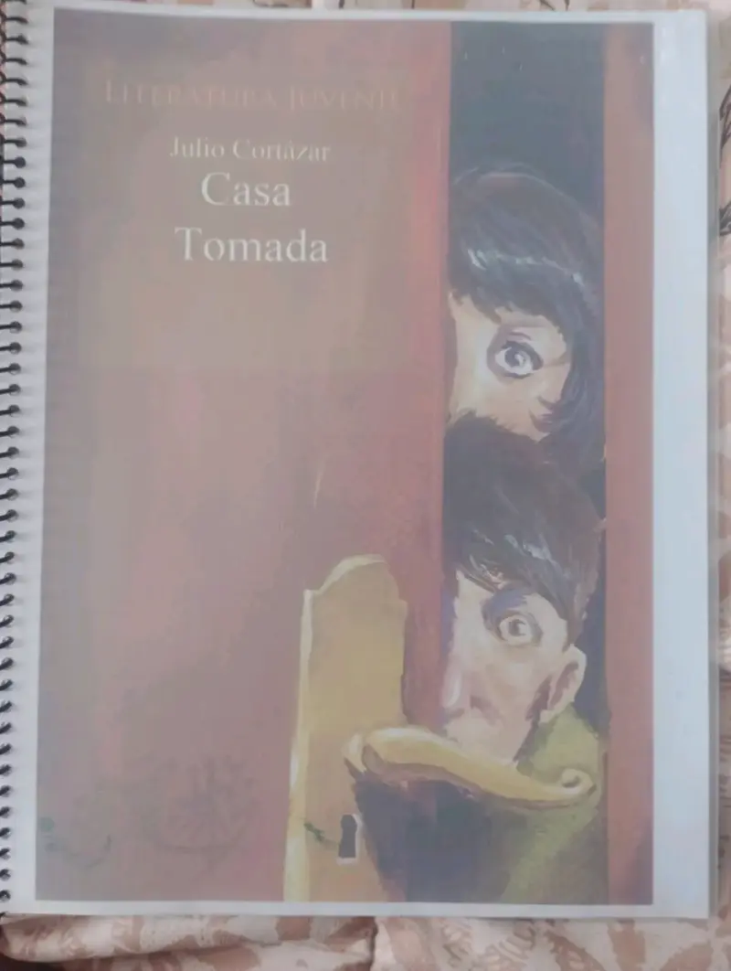 Libro Casa Tomada de Julio Cortázar en espiral