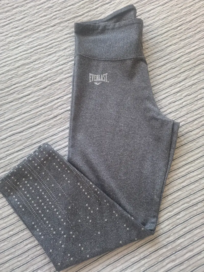 Leggings deportivos Everlast gris con diseño de estrellas - 1