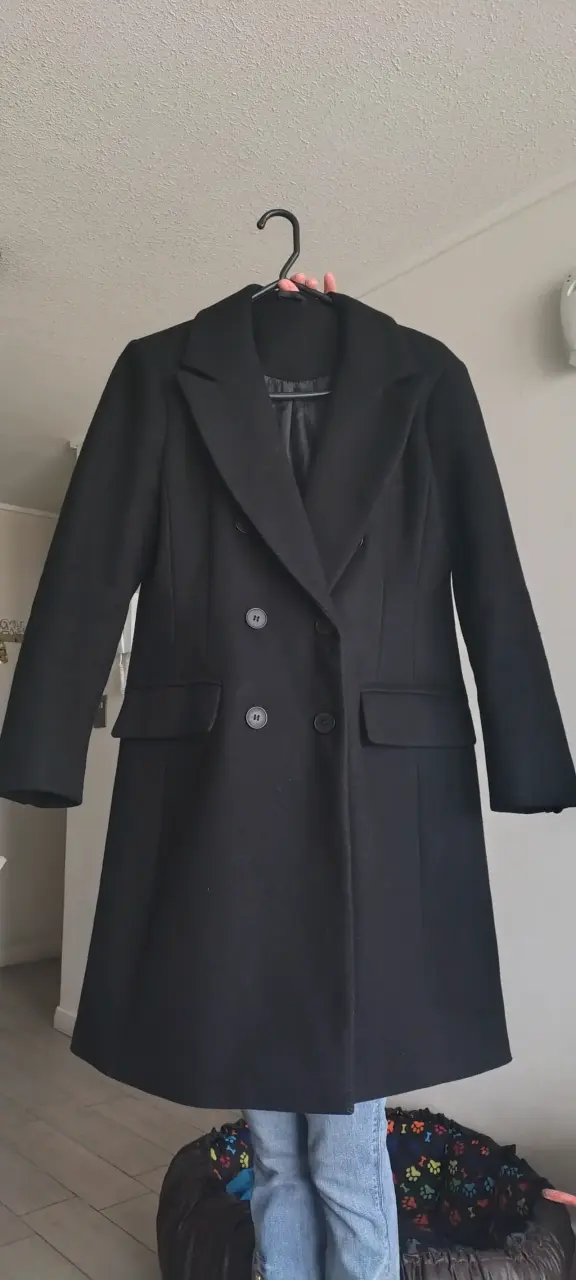 Abrigo negro elegante para mujer - 1