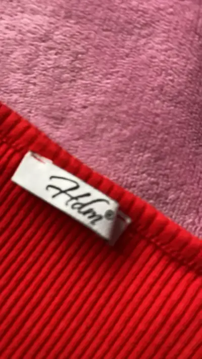 Suéter rojo de punto para mujer - miniatura 2