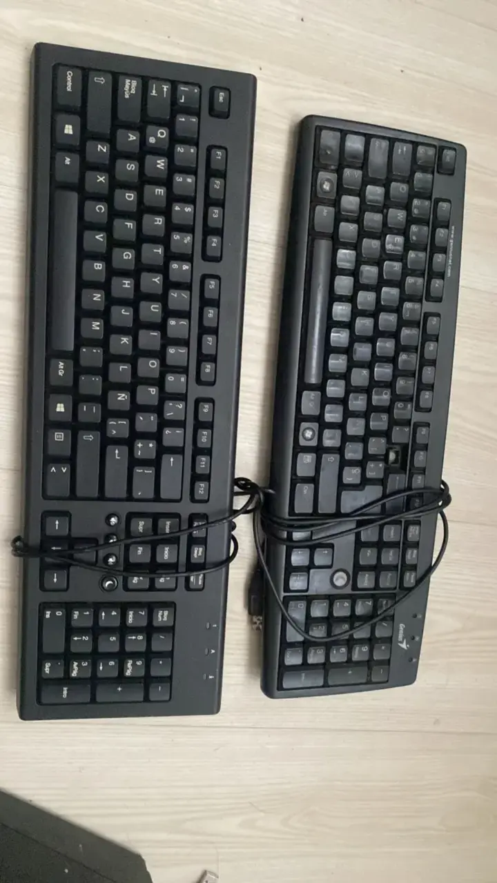 Teclados USB negros en buen estado - 1