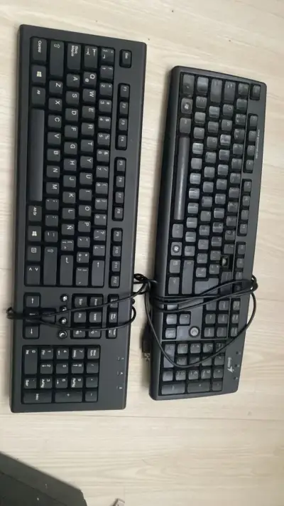 Teclados USB negros en buen estado - miniatura 1