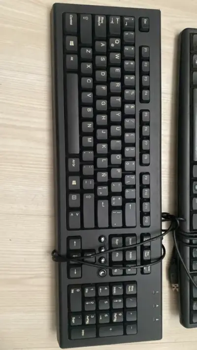 Teclados USB negros en buen estado - miniatura 2