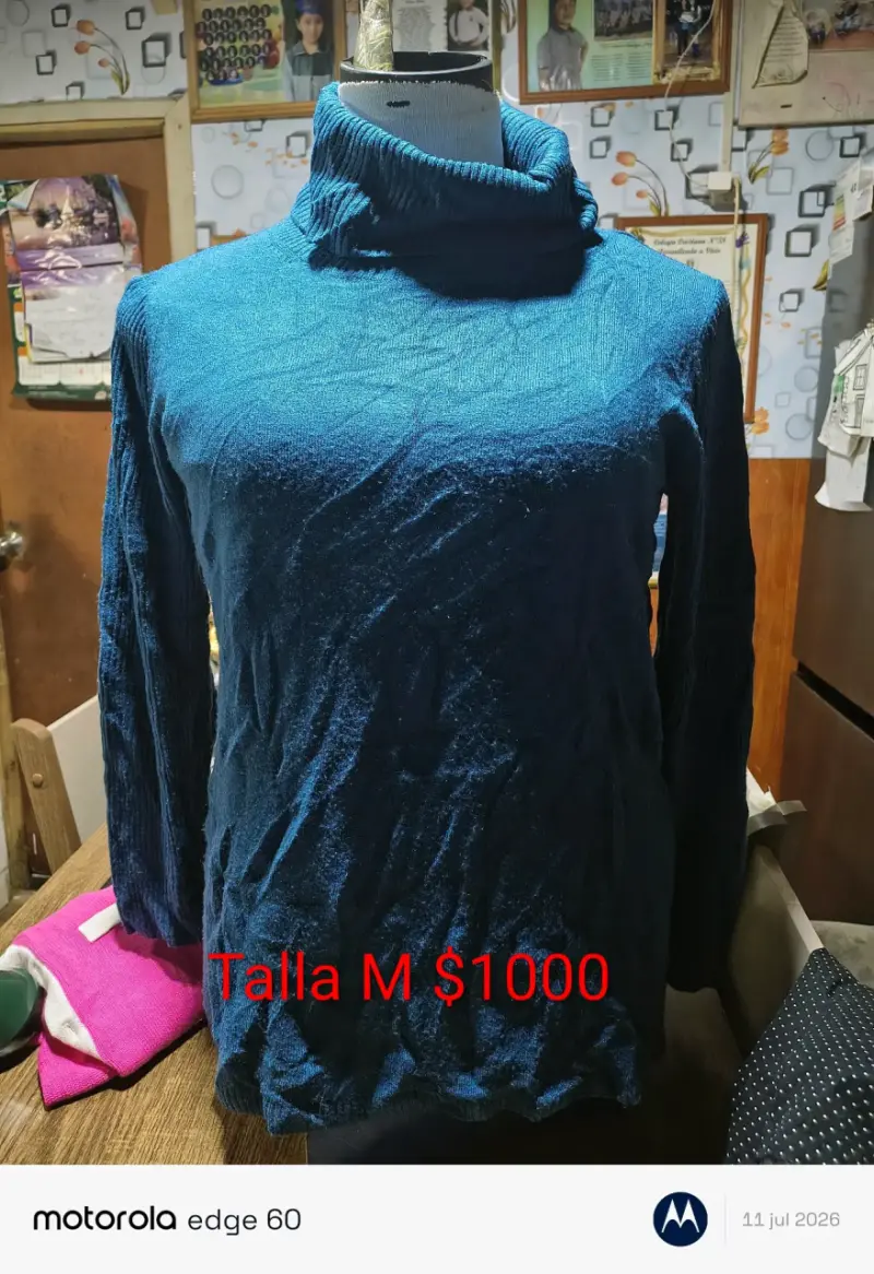 Suéter de cuello alto azul talla M