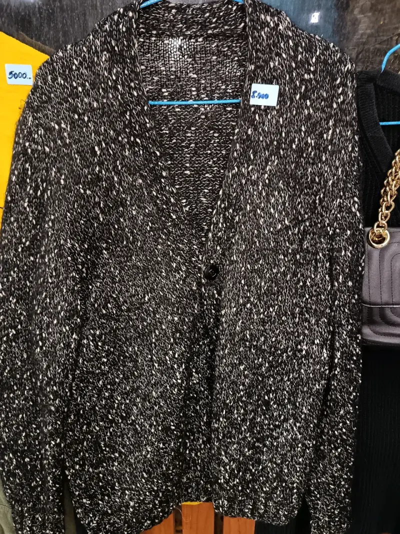 Cárdigan de punto negro y blanco para mujer