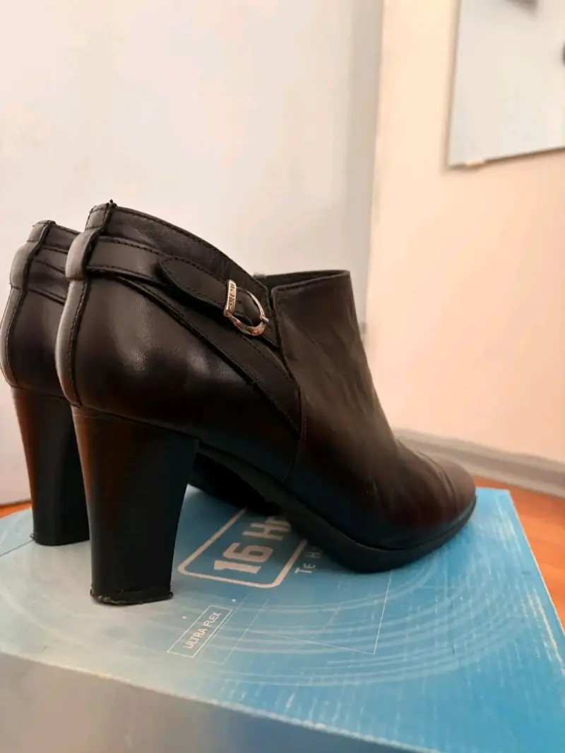 Botines de cuero negro con tacón alto - 2