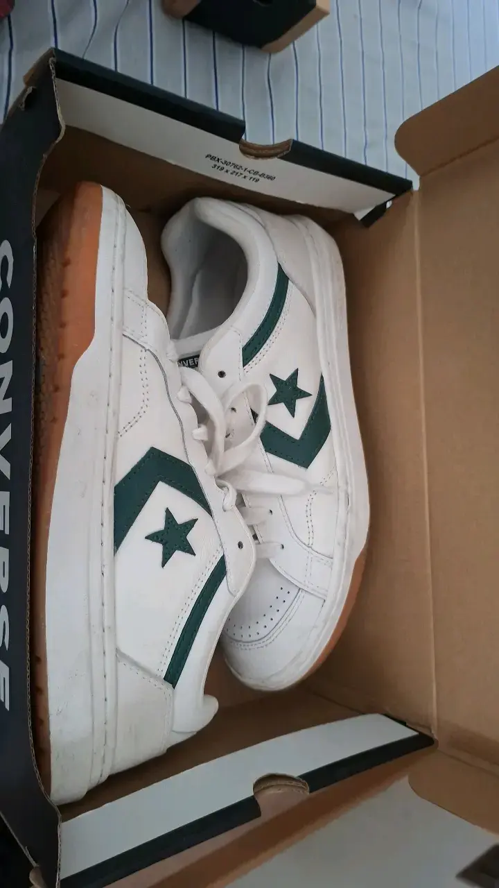 zapatos Converse blancos caja negra. - 2