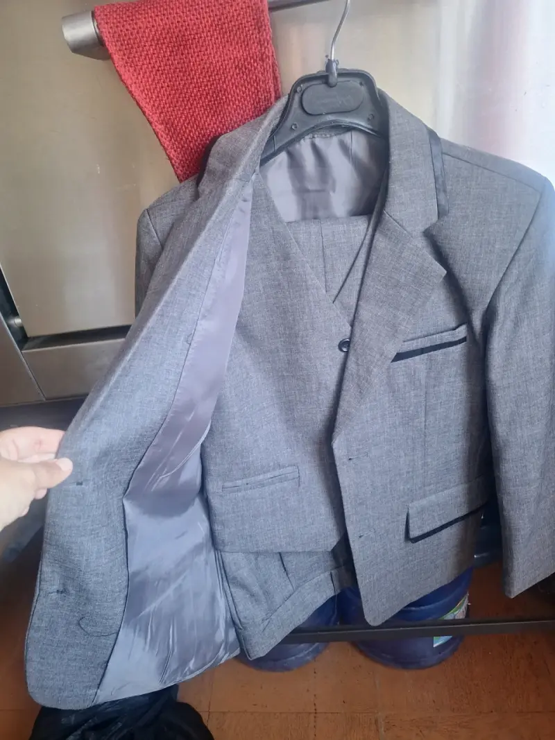Traje formal gris para niño con chaleco