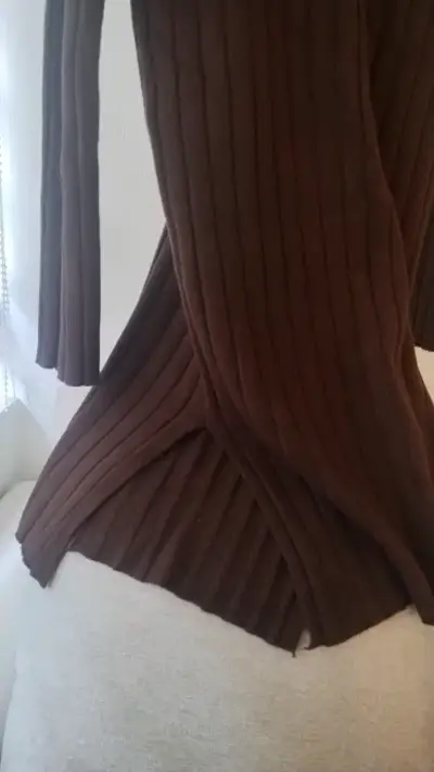 Vestido de punto marrón con cuello alto - miniatura 4