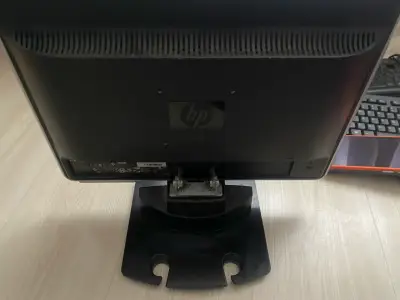 Monitor HP vp15 en buen estado - miniatura 2
