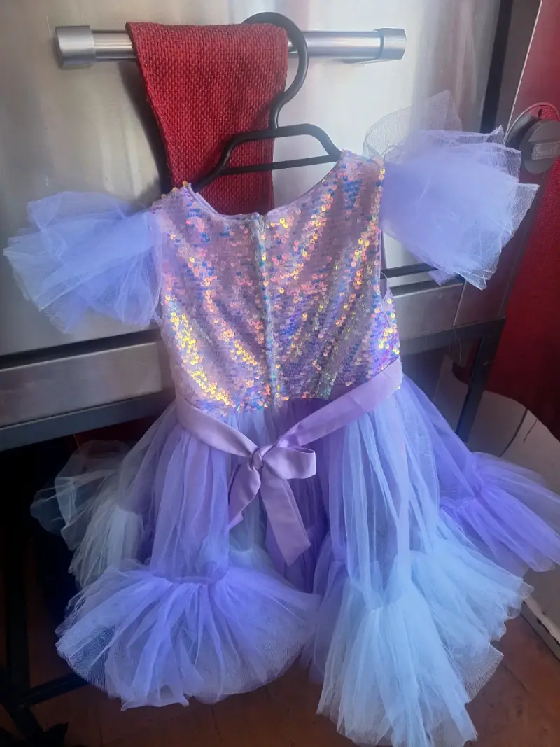 Vestido de fiesta infantil con lentejuelas y tul