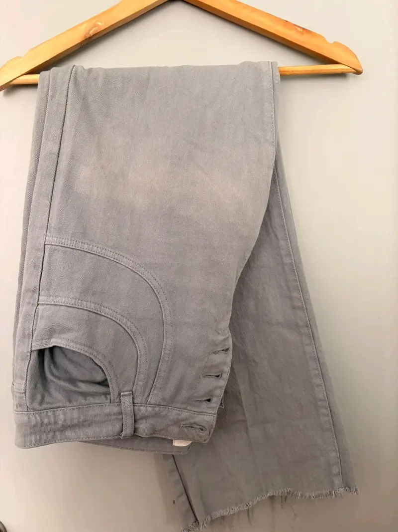 Jeans grises de mezclilla para mujer - 1