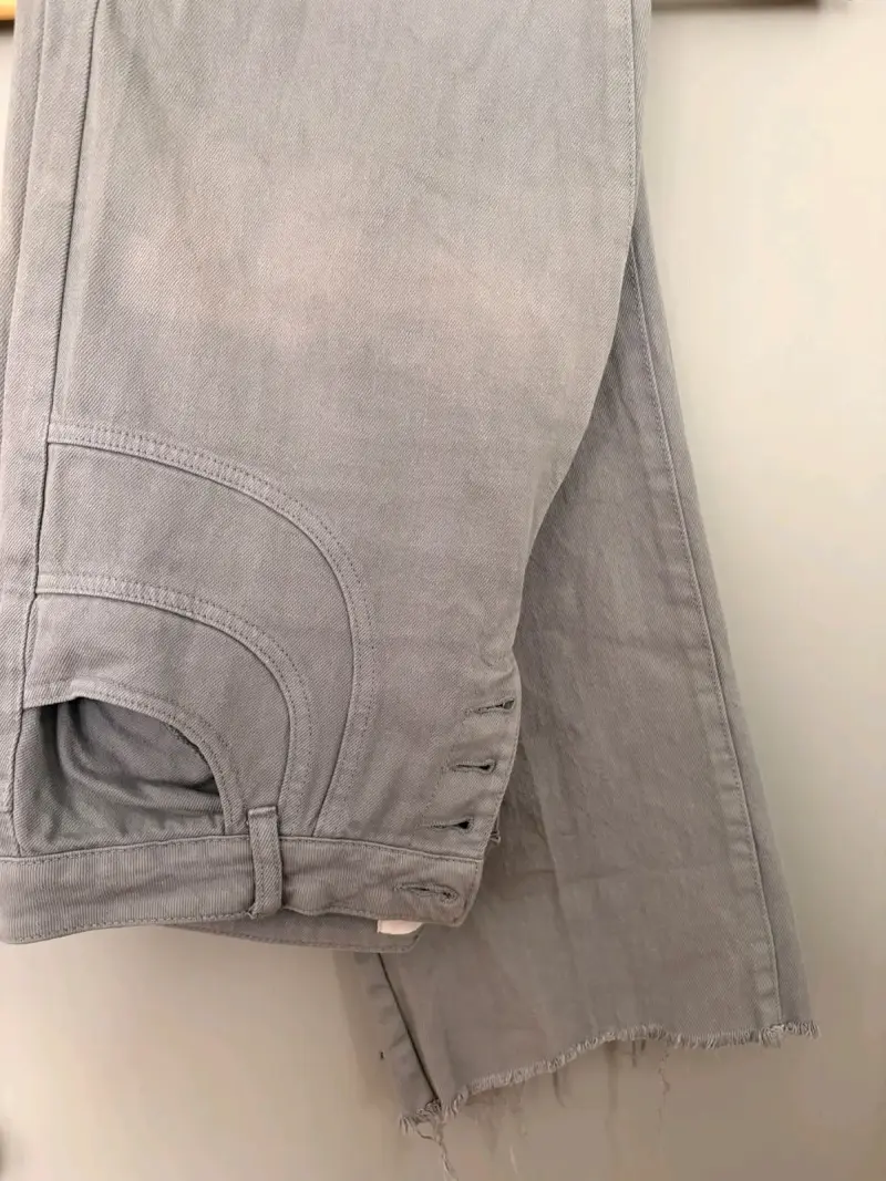 Jeans grises de mezclilla para mujer - 2