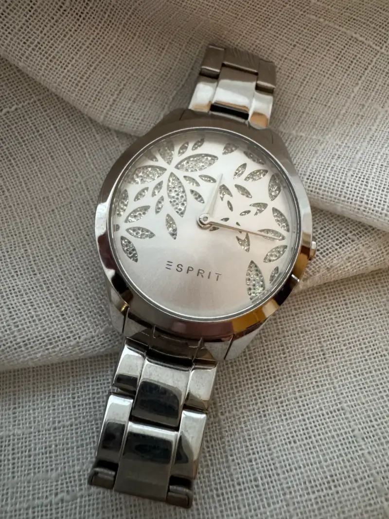 Reloj de pulsera Esprit plateado con diseño floral - 1