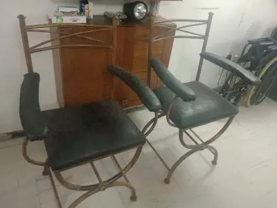 Sillas altas de metal con asiento acolchado - miniatura 1