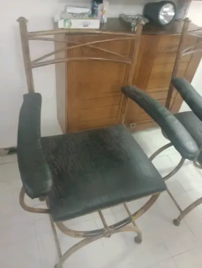 Sillas altas de metal con asiento acolchado - miniatura 2