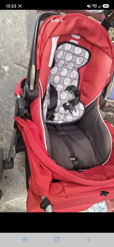 Coche de bebé Britax rojo en buen estado - miniatura 4