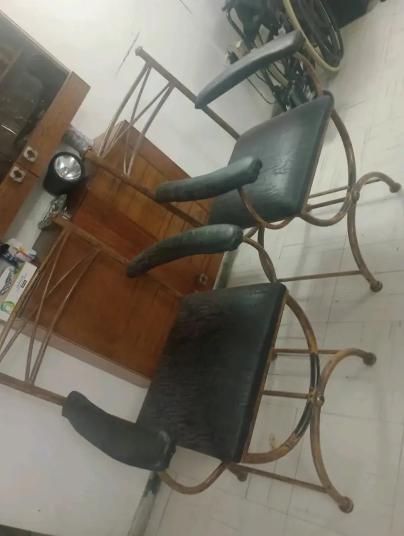 Sillas altas de metal con asiento acolchado - 3