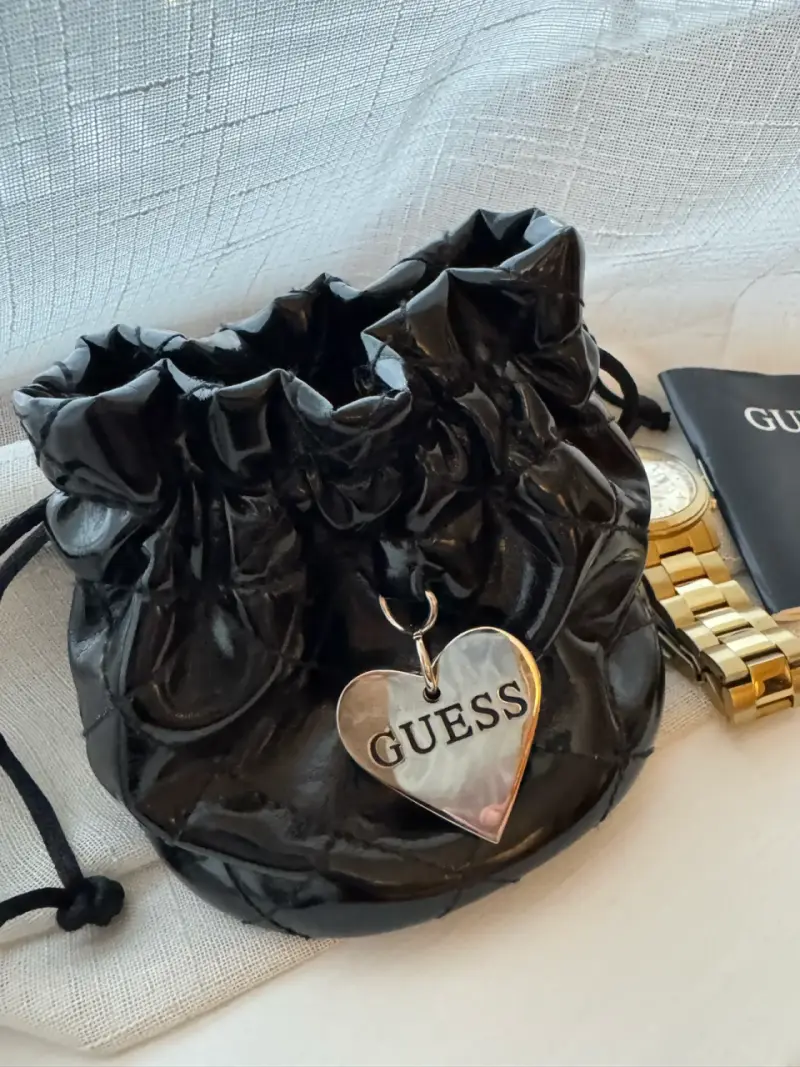 Reloj Guess dorado para mujer con pulsera metálica - 6