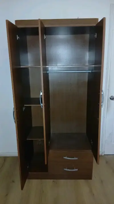 Armario de madera con puertas y cajones - miniatura 2