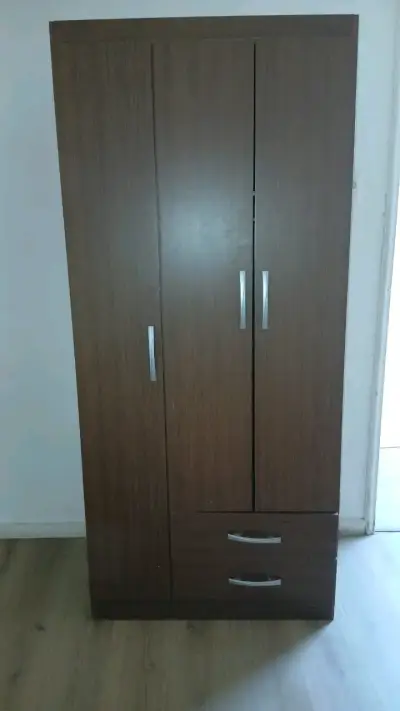 Armario de madera con puertas y cajones - miniatura 3
