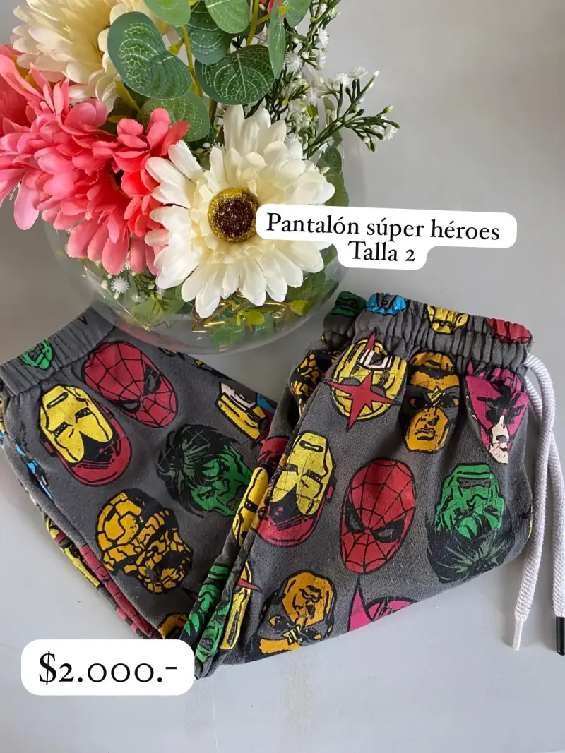 Pantalón de niños con diseño de superhéroes