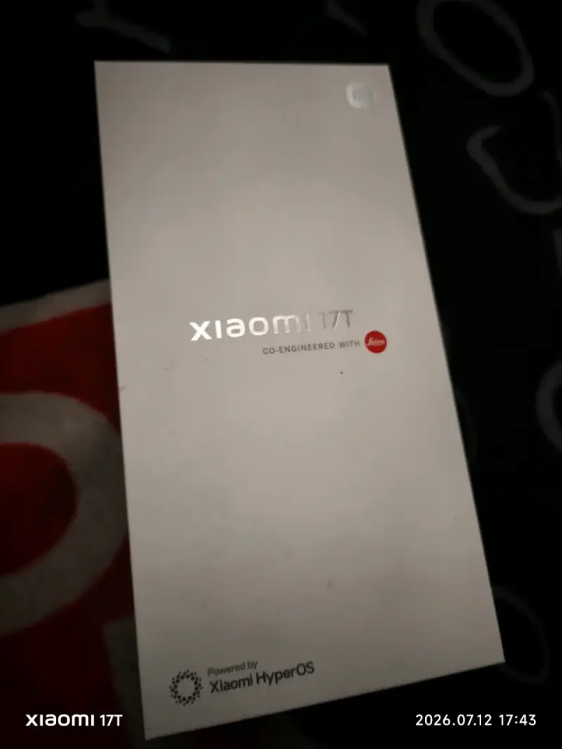Smartphone Xiaomi 17T con HyperOS y Leica