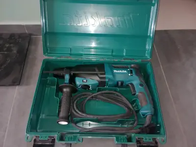 Taladro percutor Makita con maletín - miniatura 1