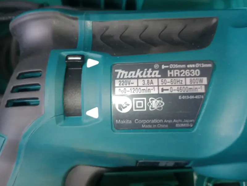 Taladro percutor Makita con maletín - 2