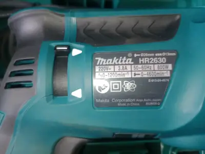 Taladro percutor Makita con maletín - miniatura 2