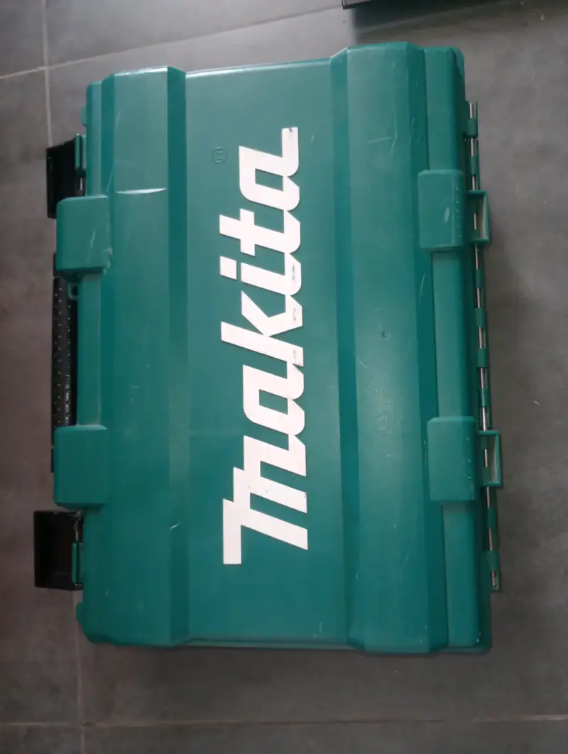 Taladro percutor Makita con maletín - 3