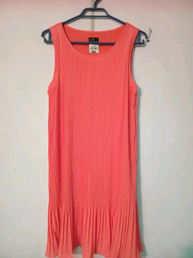 Vestido plisado sin mangas color coral - 3