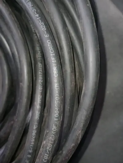 Cable alargador eléctrico con múltiples enchufes - miniatura 2