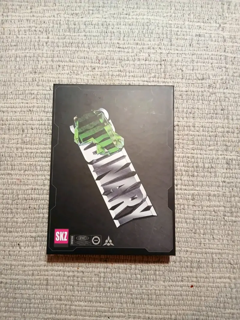 Álbum Stray Kids ODDINARY con CD - 2