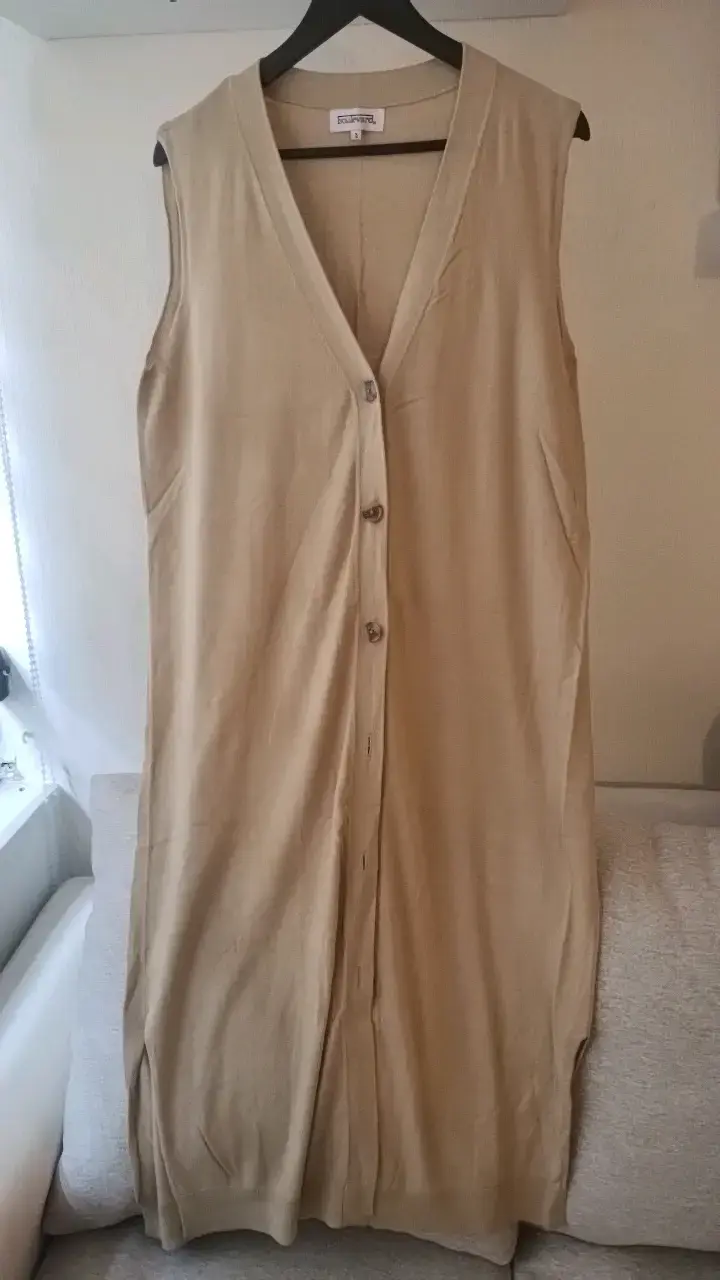 Chaleco largo beige sin mangas - 1