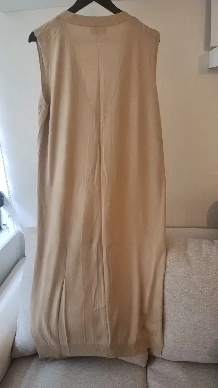 Chaleco largo beige sin mangas - 4