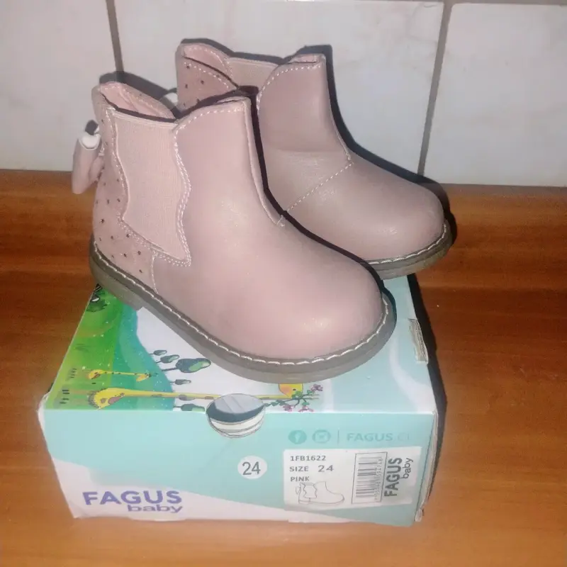 Botines rosados para bebé Fagus talla 24