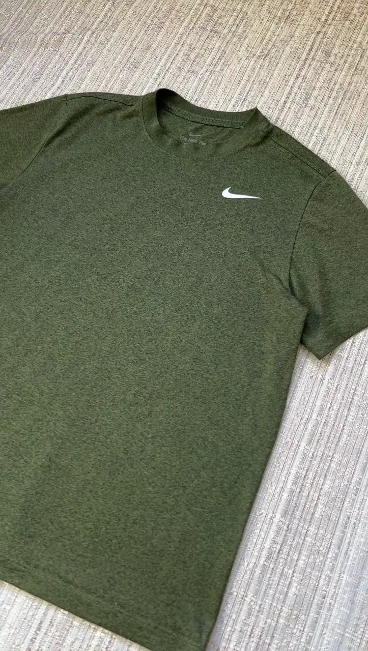 Polera deportiva Nike verde para hombre - 2