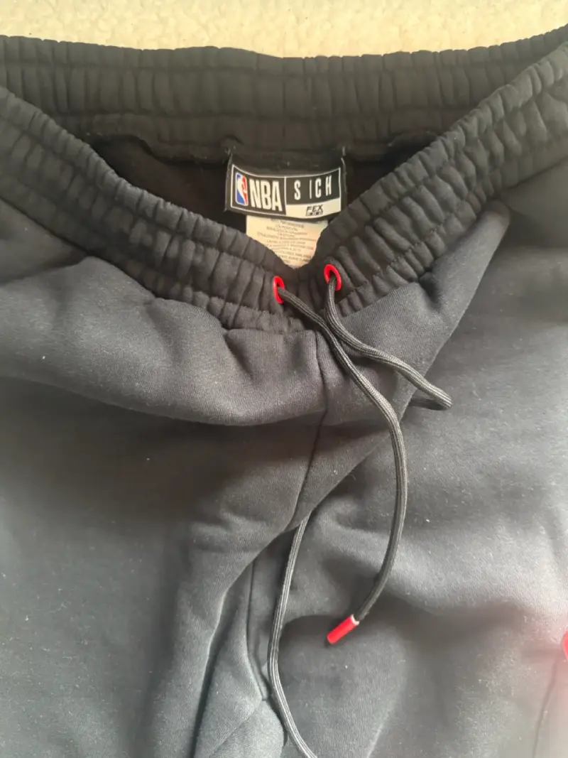 Pantalones deportivos NBA negros con logo - 3