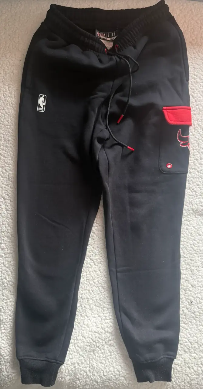 Pantalones deportivos NBA negros con logo - 4