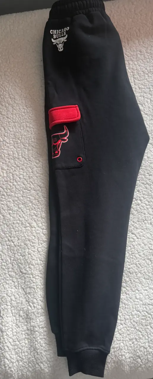 Pantalones deportivos NBA negros con logo - 5