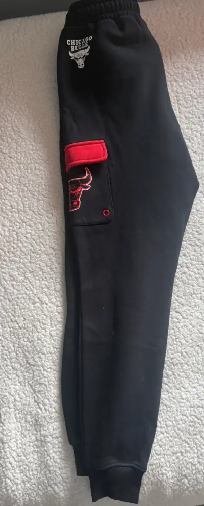 Pantalones deportivos NBA negros con logo - miniatura 5