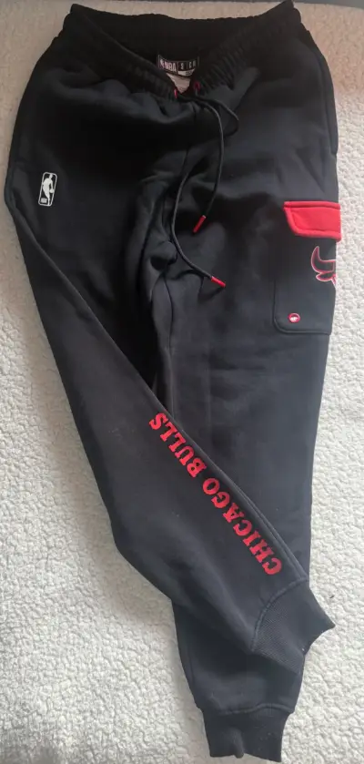 Pantalones deportivos NBA negros con logo - miniatura 6