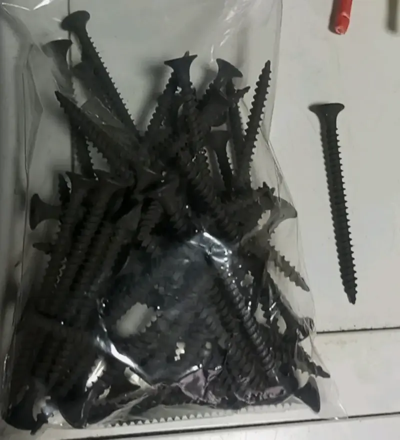 Tornillos para madera negros en bolsa (90)unidades - 2