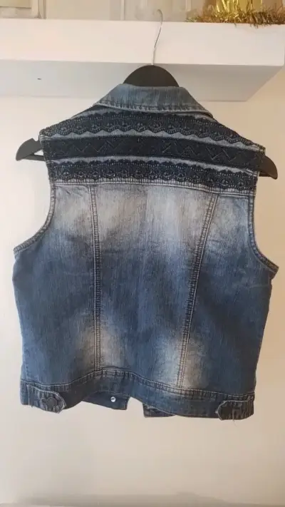 Chaleco de mezclilla sin mangas para mujer - miniatura 4