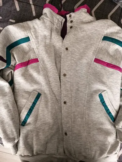 Chaqueta deportiva vintage gris con detalles de colores - miniatura 1