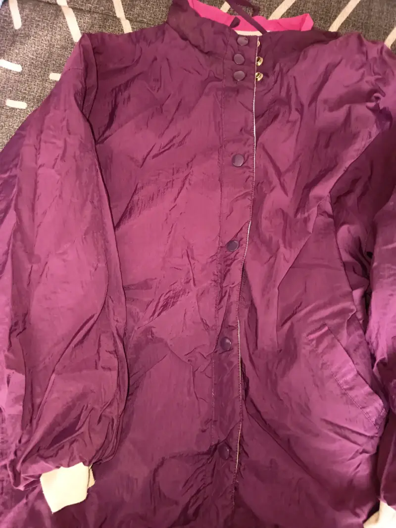 Chaqueta deportiva vintage gris con detalles de colores - 2