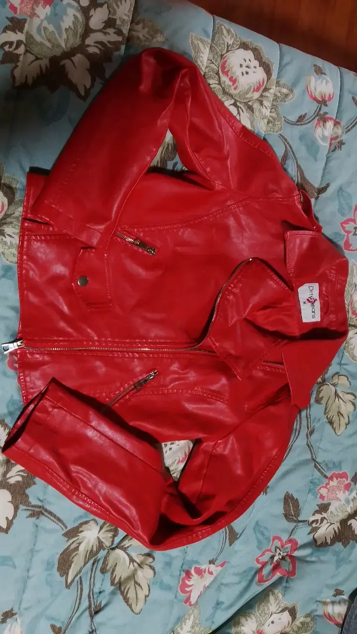 Chaqueta de cuero sintético roja para mujer